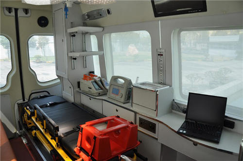漳浦县救护车内部